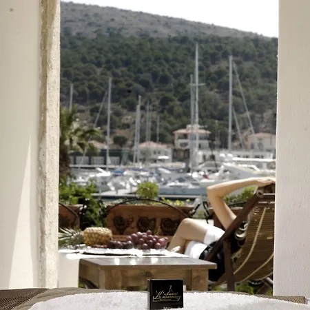 Kanuni Kervansaray Historical Hotel Çeşme